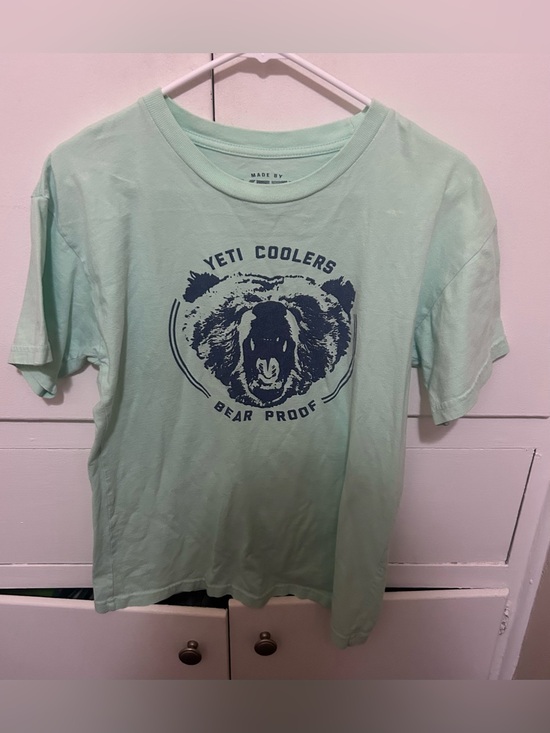Yeti Tops - Yeti Womens size medium t-shirt